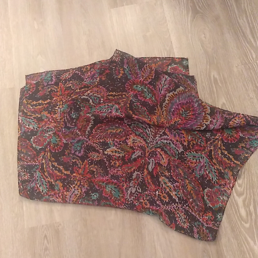 Beautiful Scarf - Picture 2 of 3